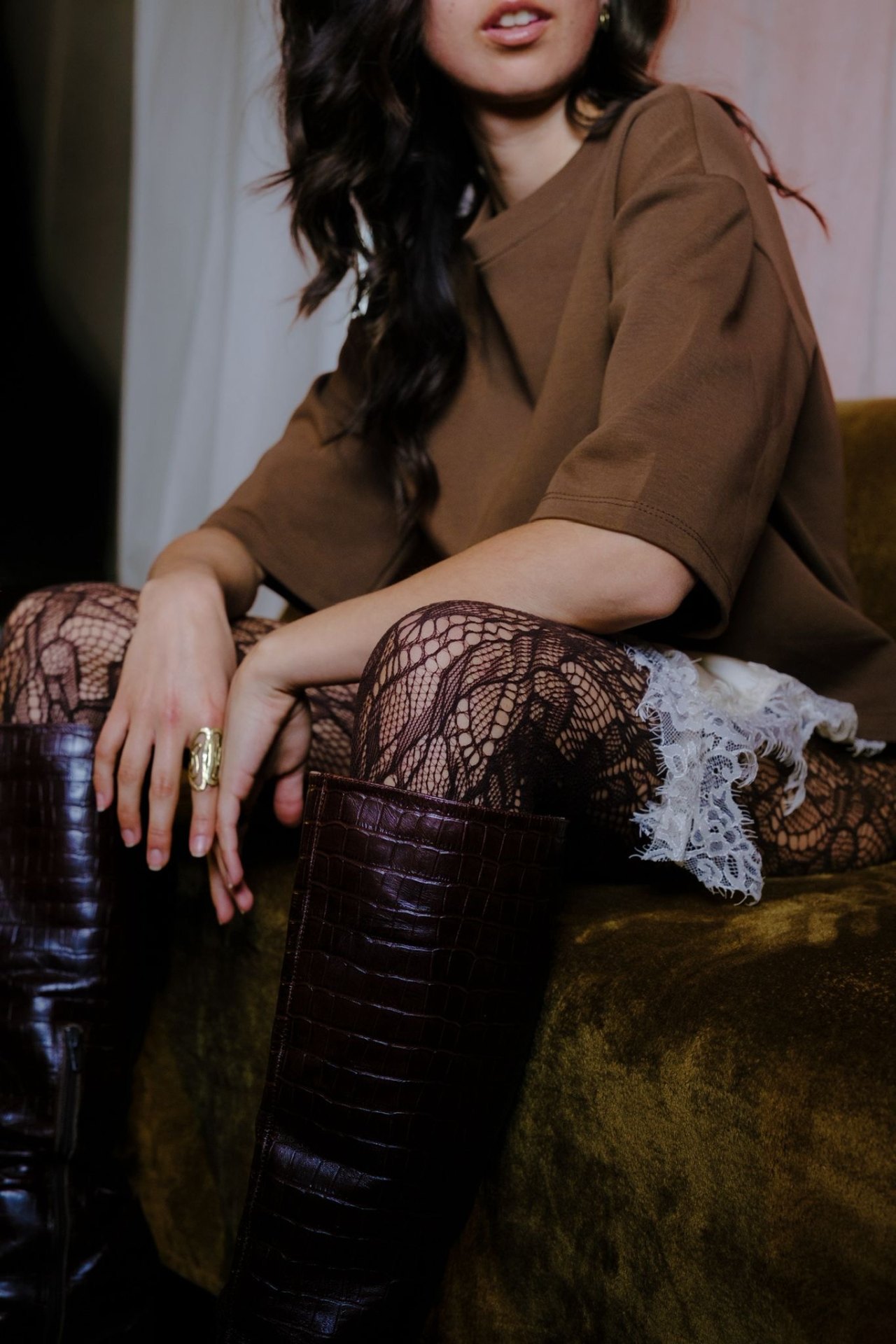Lace detail with ring